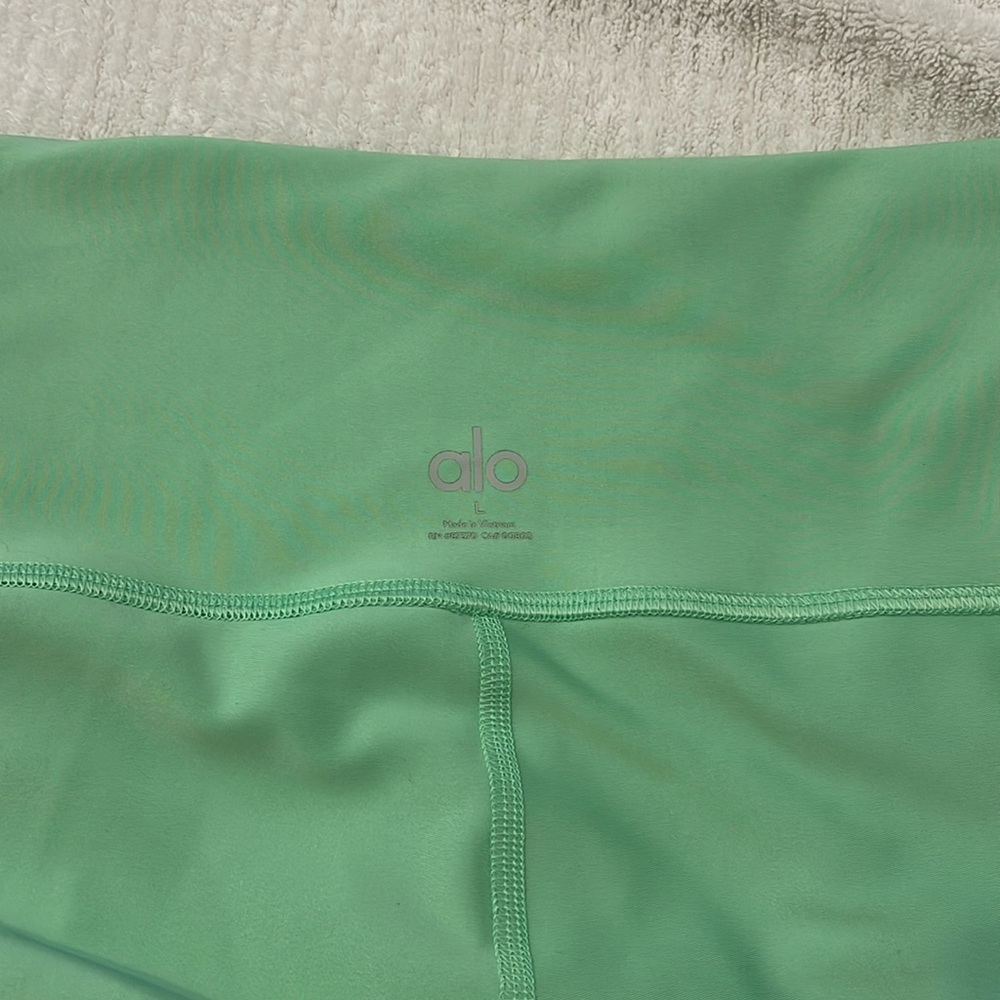 Airlift alo leggings. Sea foam green